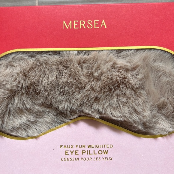 NWT - Faux Fur Eye Pillow - Picture 2 of 5